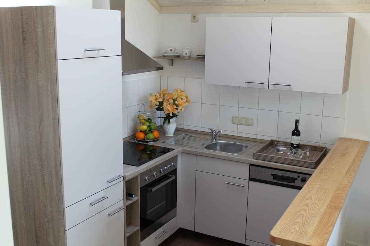 cottage, 2 bedrooms, fireplace (rosenhaus) | private kitchen | electric kettle