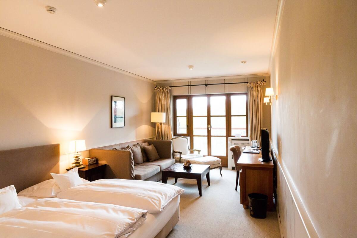 Suite Junior, vue lac | Literie hypoallergénique, minibar, coffres-forts dans les chambres