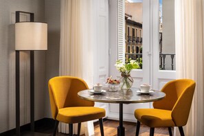 Premium bedding, minibar, in-room safe, desk - NH Collection Palacio de Tepa (Madrid)