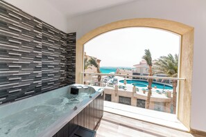 Indoor spa tub