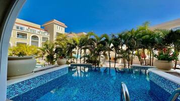 Outdoor pool, sun loungers