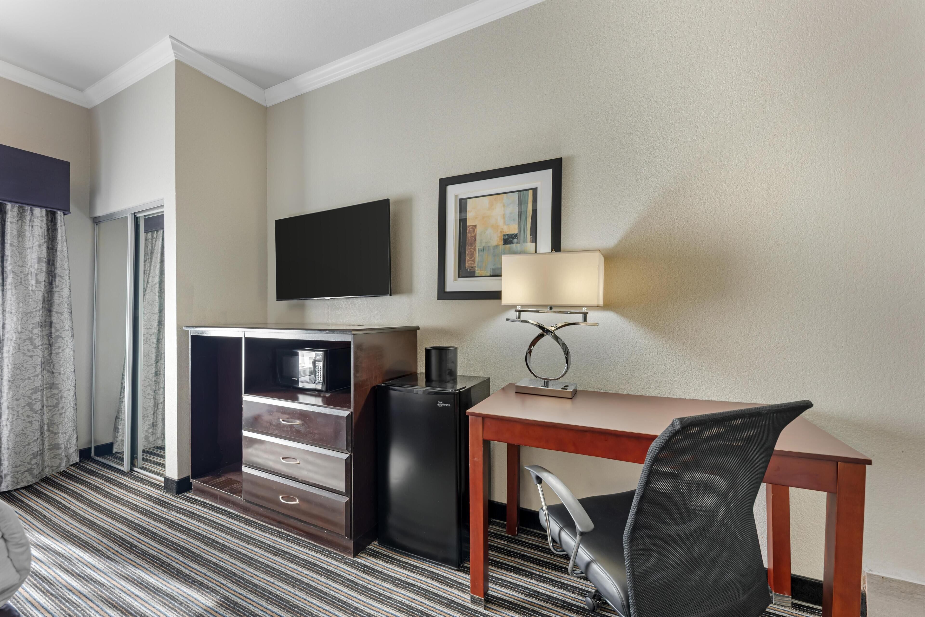 Standard Room, 1 King Bed, Accessible, Refrigerator & Microwave