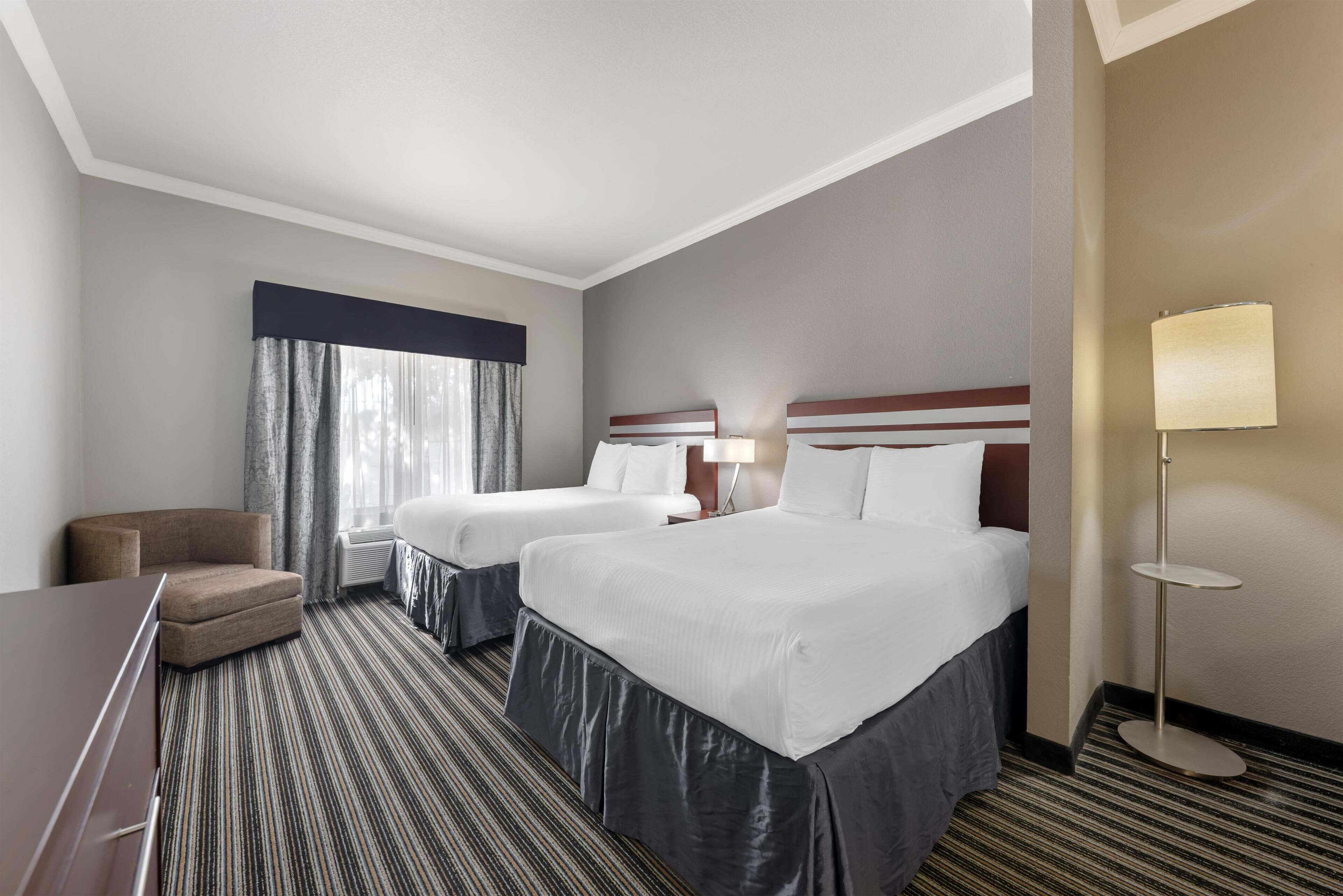 Suite, 2 Queen Beds, Non Smoking, Refrigerator & Microwave (with Sofabed)