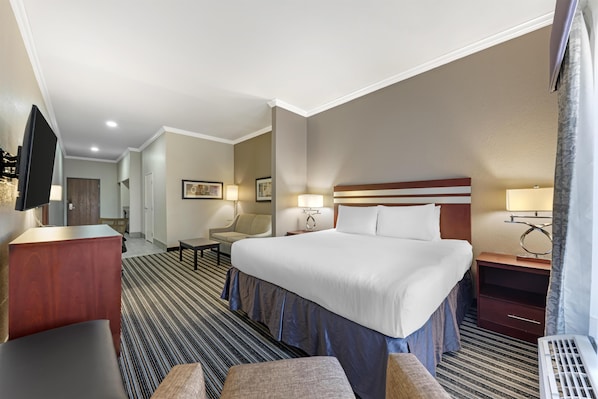 Premium bedding, pillowtop beds, desk, blackout drapes - Best Western Plus Austin Airport Inn & Suites (Austin)