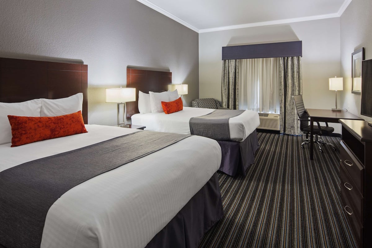 premium bedding, pillow-top beds, desk, blackout curtains