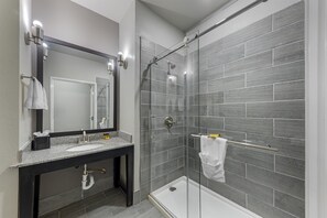 Bathroom - Best Western Plus Austin Airport Inn & Suites (Austin)
