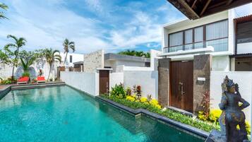 Indoor pool, outdoor pool