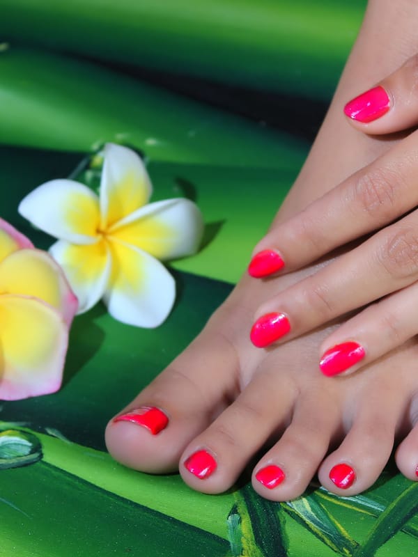 Hot tub, body treatments, aromatherapy, Swedish massages, body wraps