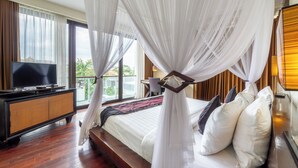 Villa (Super Deluxe Pool Villa) | Senger med overmadrass, safe på rommet, skrivebord og wi-fi (inkludert)