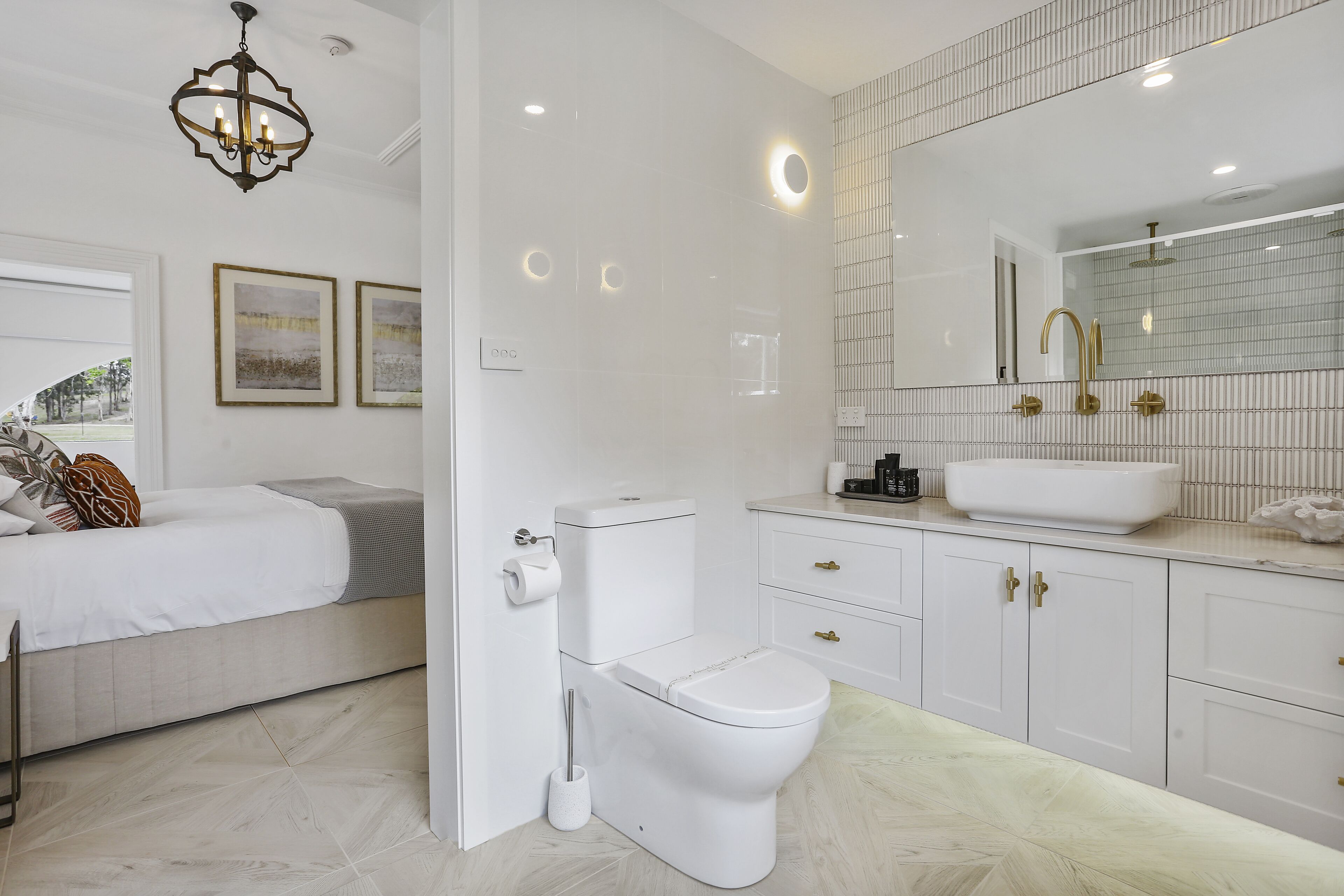 deluxe cottage, garden view | bathroom | shower, free toiletries, hair dryer, bathrobes