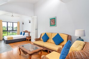 Deluxe Studio Apartment