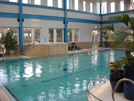 Una piscina techada