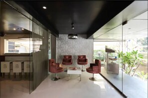 Lobby sitting area - Svenska Design Hotel, Mumbai (Mumbai)