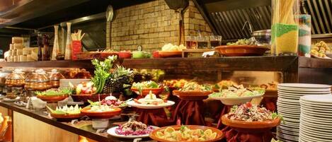 3 restaurants, spécialités Cuisine internationale