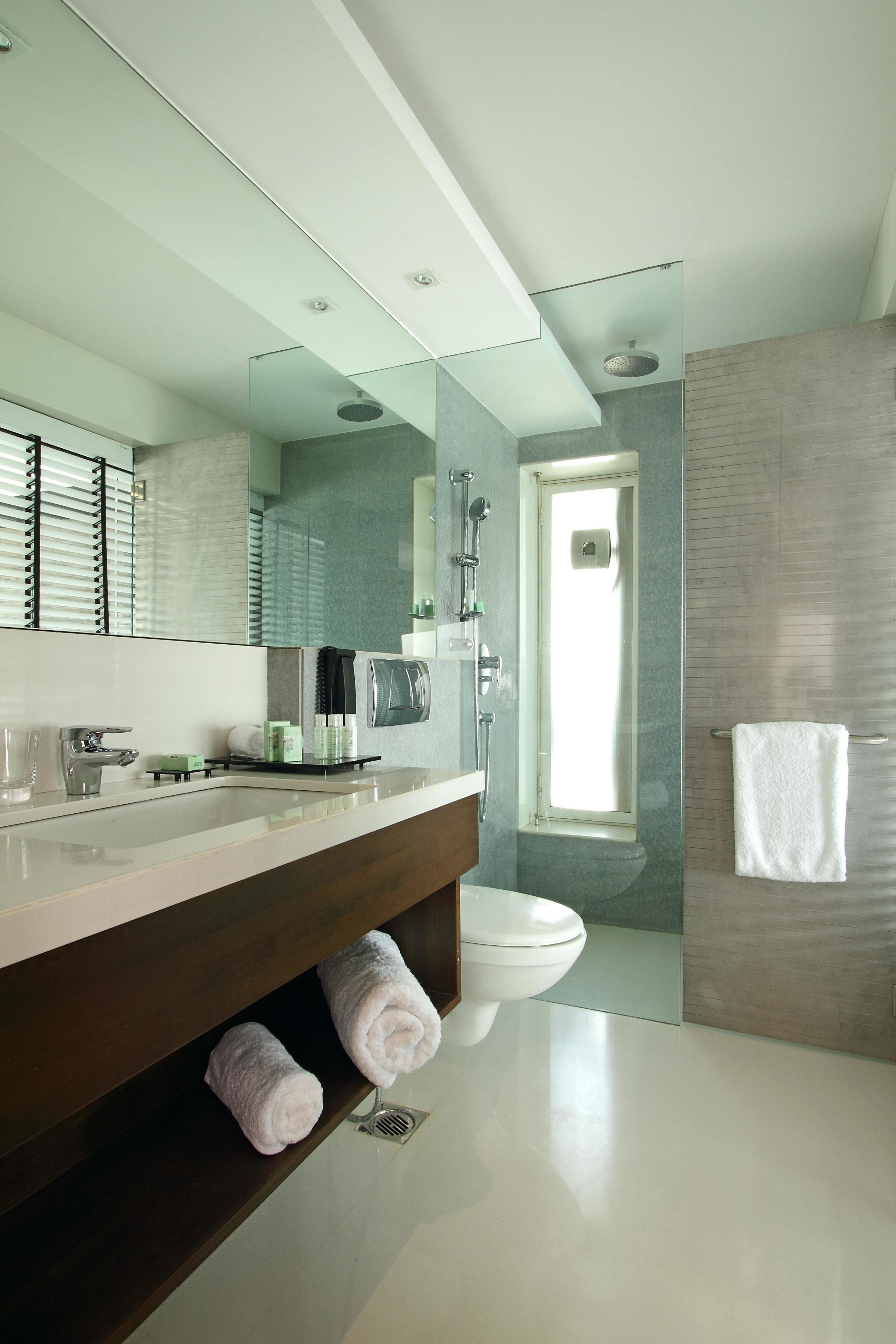 Dusche, Regendusche, kostenlose Toilettenartikel, Haartrockner