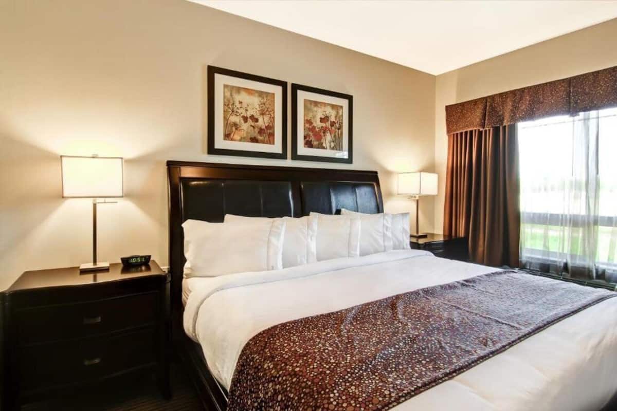 Skrivebord, arbejdsområde til bærbare computere, mørklægningsgardiner