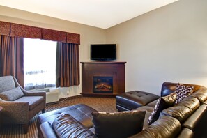 Flat-screen TV, DVD player - Tisdale Canalta Hotel (Tisdale)