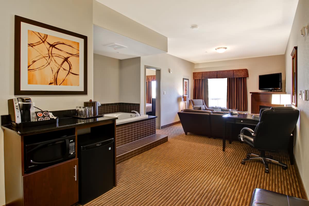 1 bedroom, desk, laptop workspace, blackout curtains