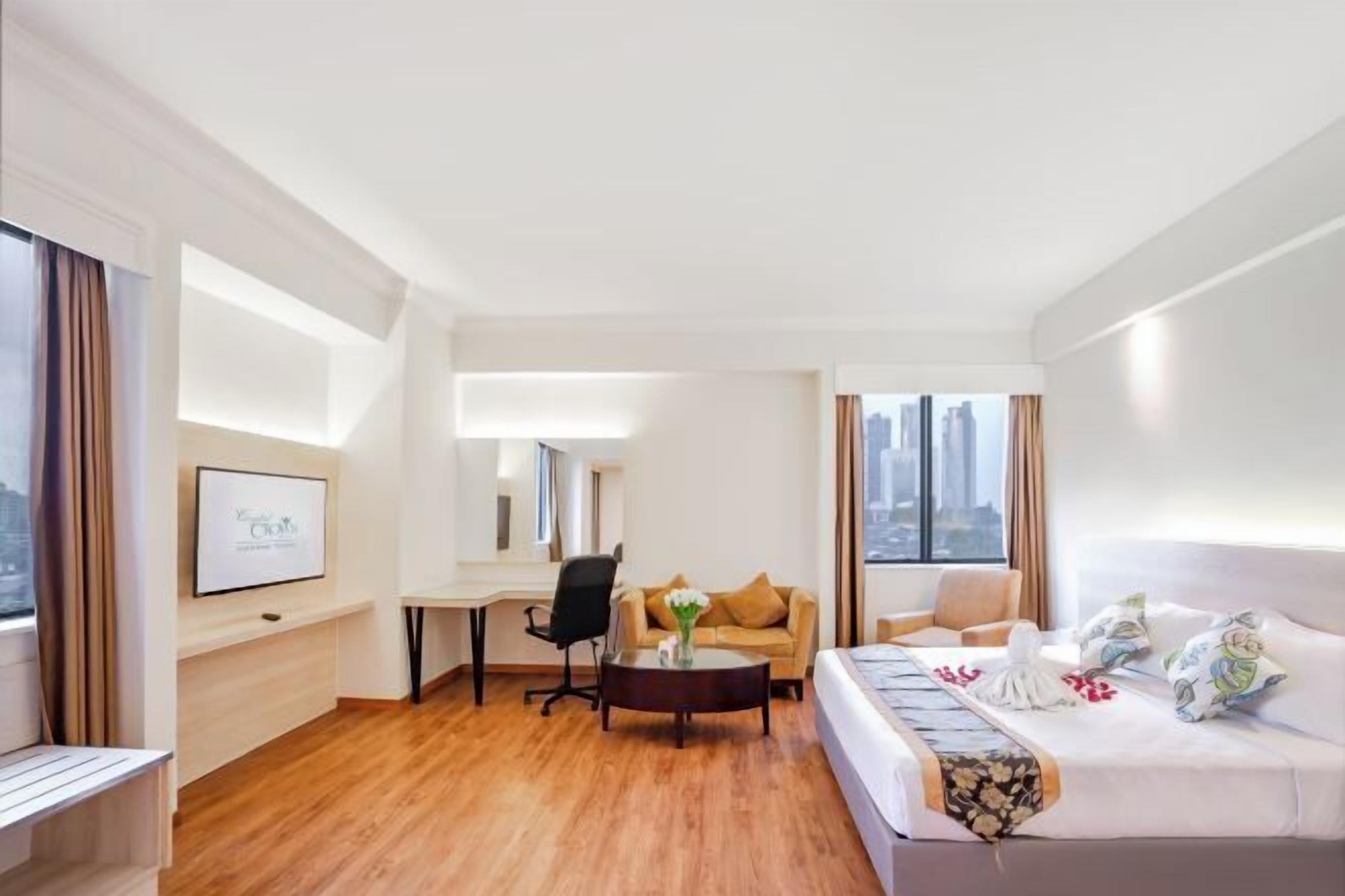 Desk, iron/ironing board, free WiFi