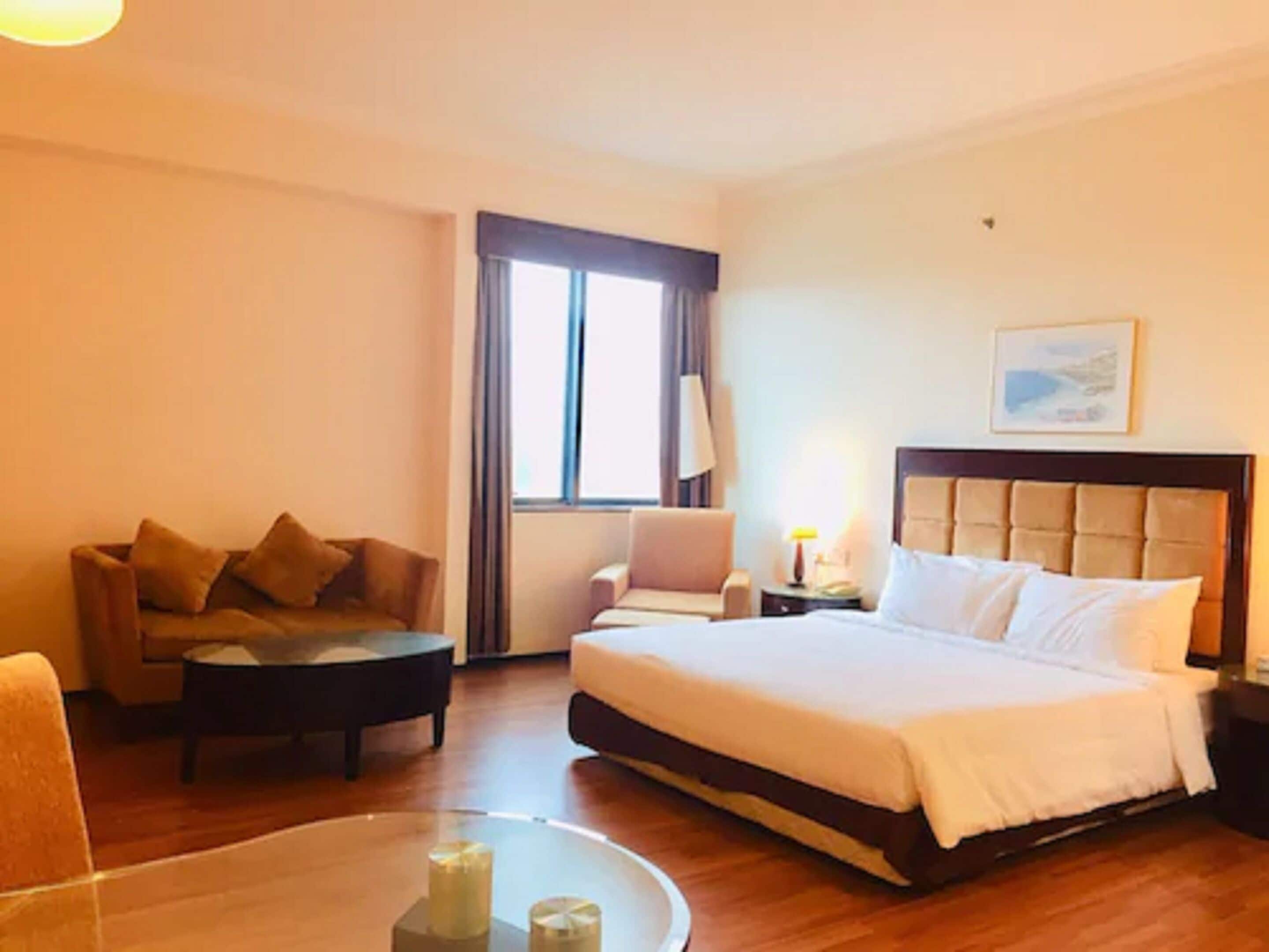 Executive Studio | Desk, iron/ironing board, free WiFi