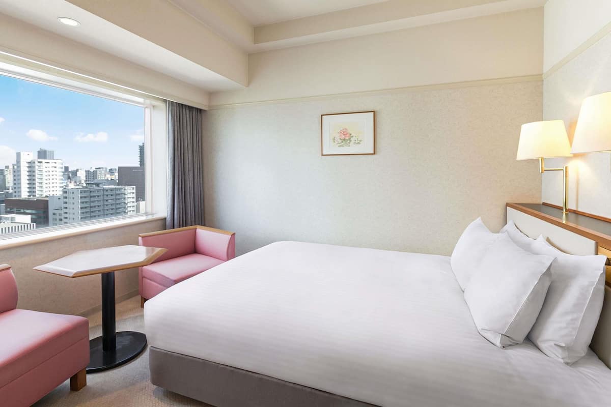 Classic Room with 1 king bed, City side | In-room safe, desk, blackout drapes, iron/ironing board