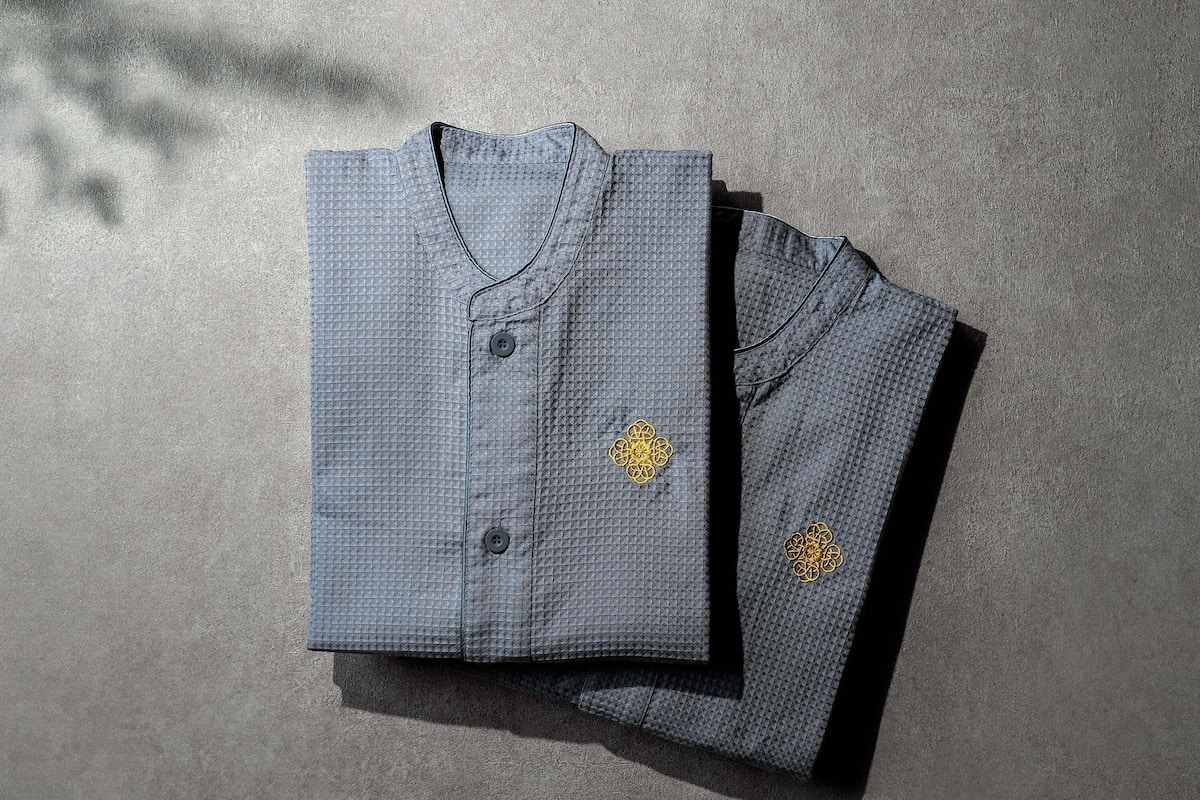 セーフティボックス (室内)、デスク、遮光カーテン、アイロン / アイロン台