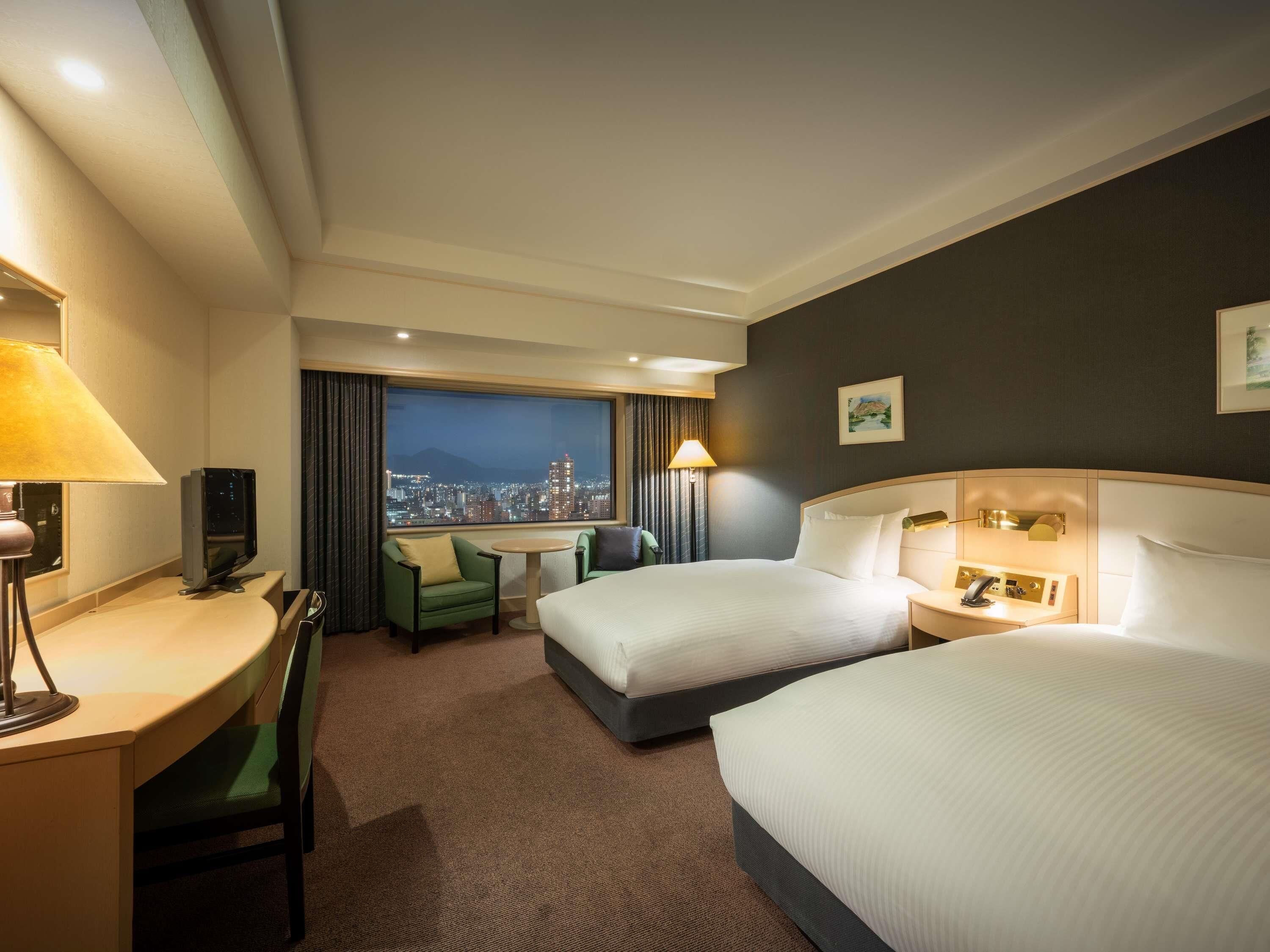 Superior Junior Suite with 2 single beds, City side