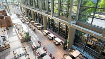 Daily buffet breakfast (JPY 3630 per person)