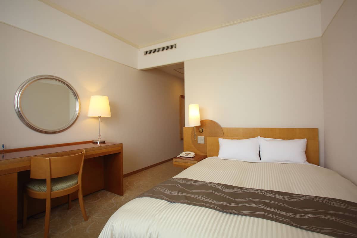 Economy Double Room | 1 bedroom, in-room safe, desk, blackout drapes