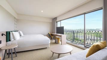In-room safe, desk, blackout drapes, soundproofing