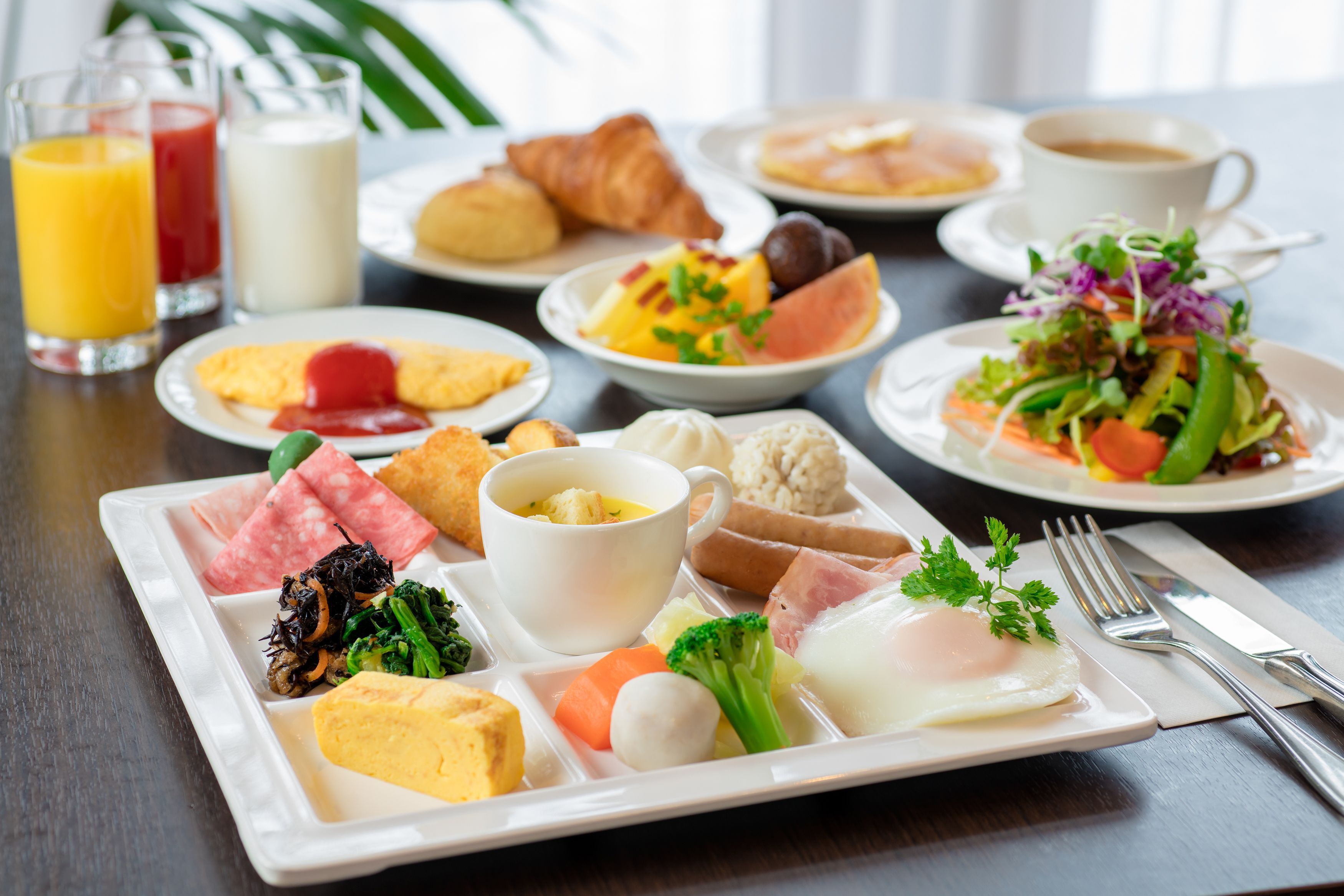 daily buffet breakfast (jpy 2480 per person)