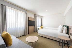 In-room safe, desk, blackout curtains, soundproofing - ANA Holiday Inn Kobe Sanda by IHG (Sanda)