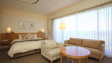 セーフティボックス (室内)、デスク、遮光カーテン、防音設備