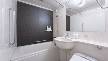 客房 (Cosy) | 浴室 | 淋浴/盆浴组合、免费洗浴用品、吹风机、拖鞋