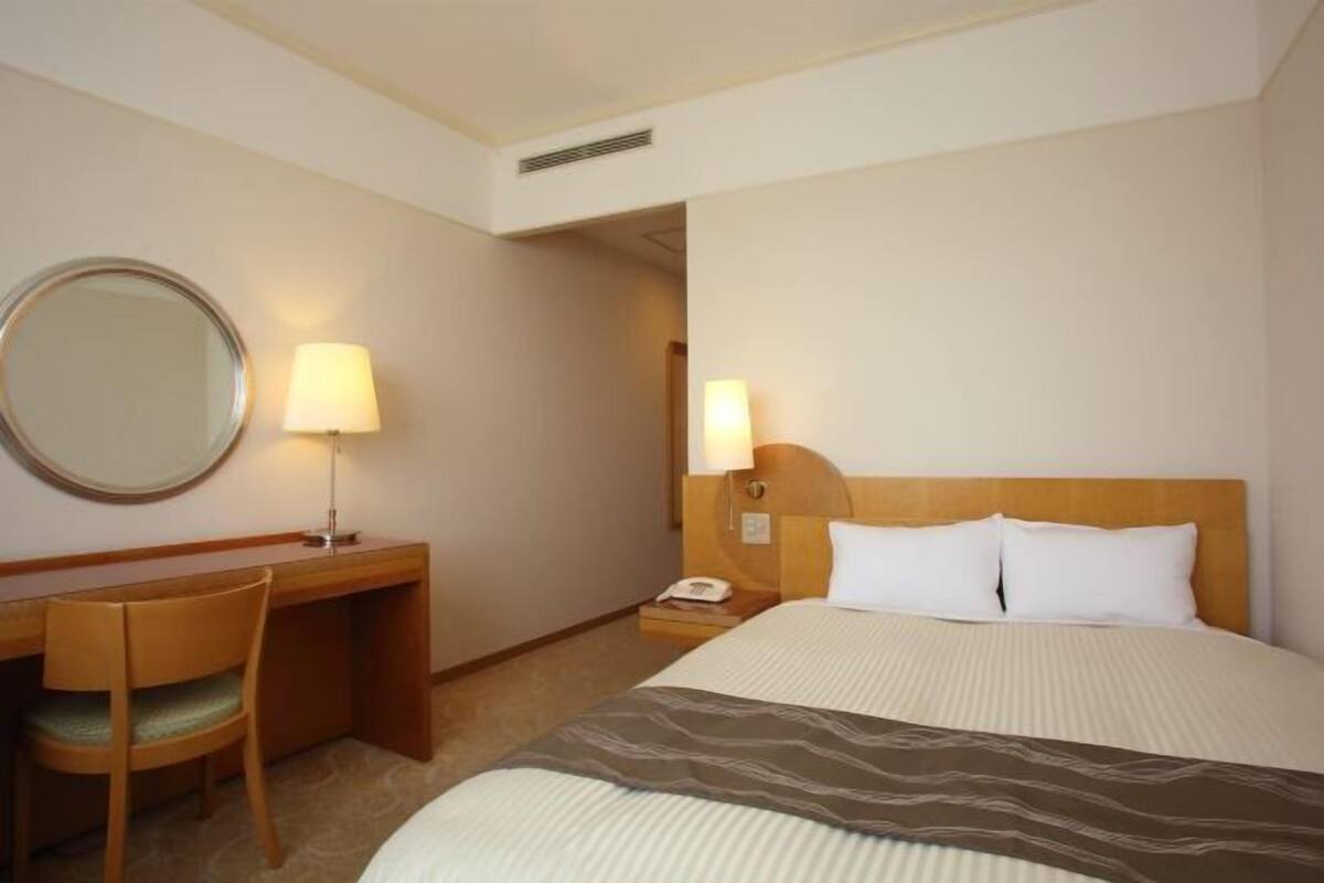 1 chambre, coffre-fort, bureau, rideaux dâobscurcissement