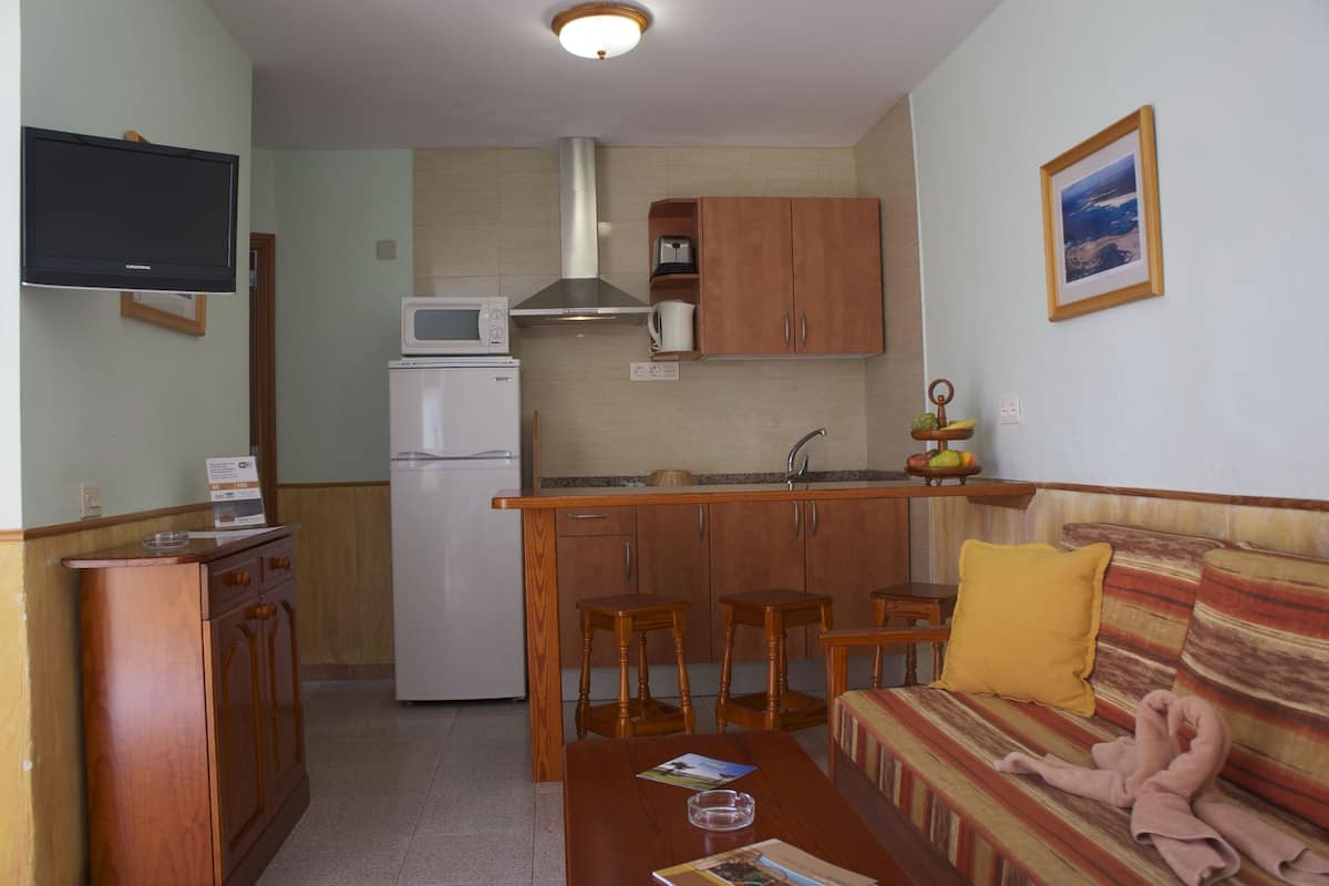 full-sized fridge, microwave, coffee/tea maker, electric kettle