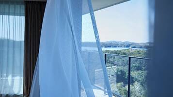 Down comforters, minibar, in-room safe, individually furnished