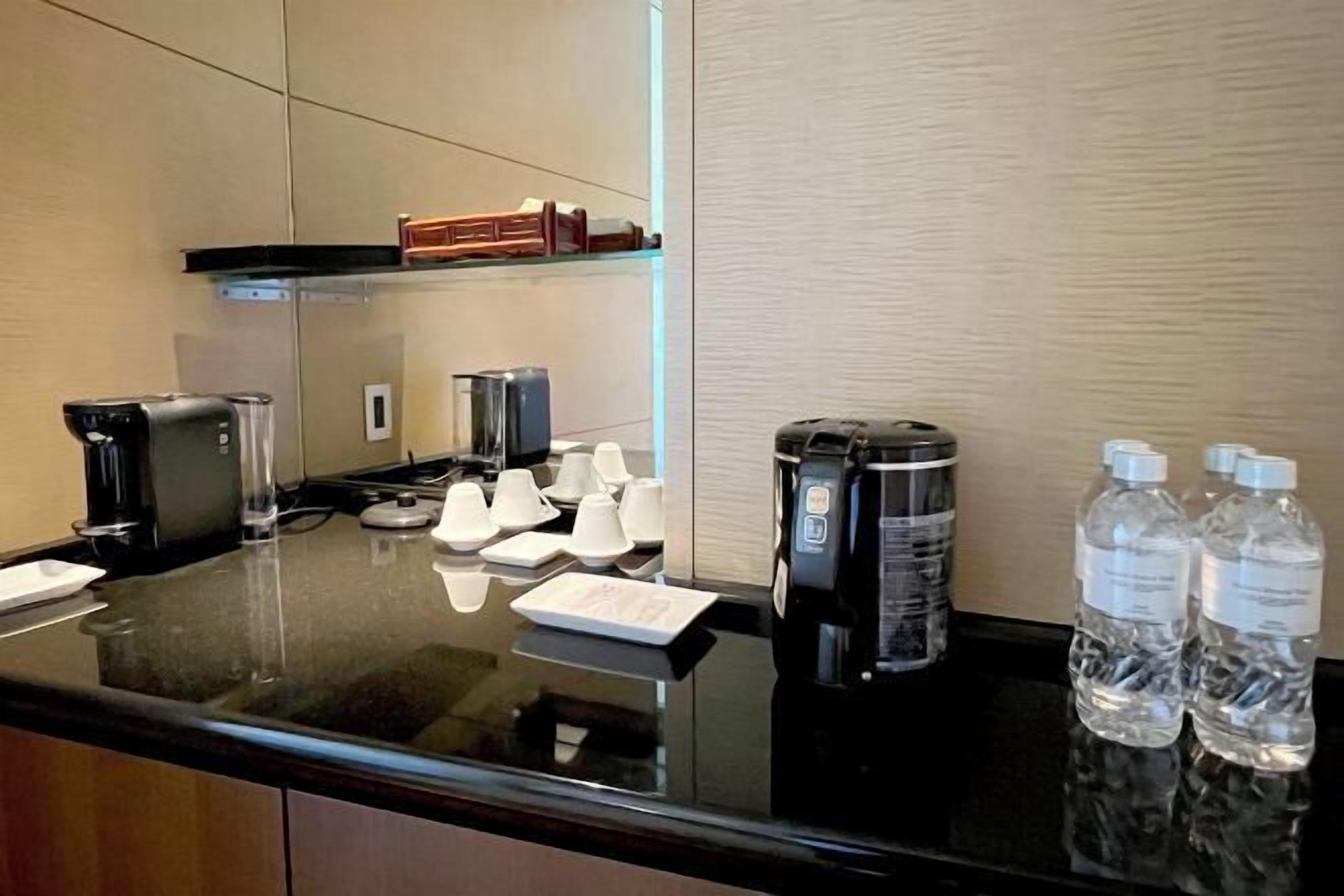 Private kitchen | Fridge, coffee/tea maker