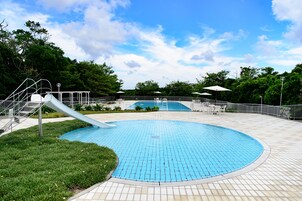 Seasonal outdoor pool