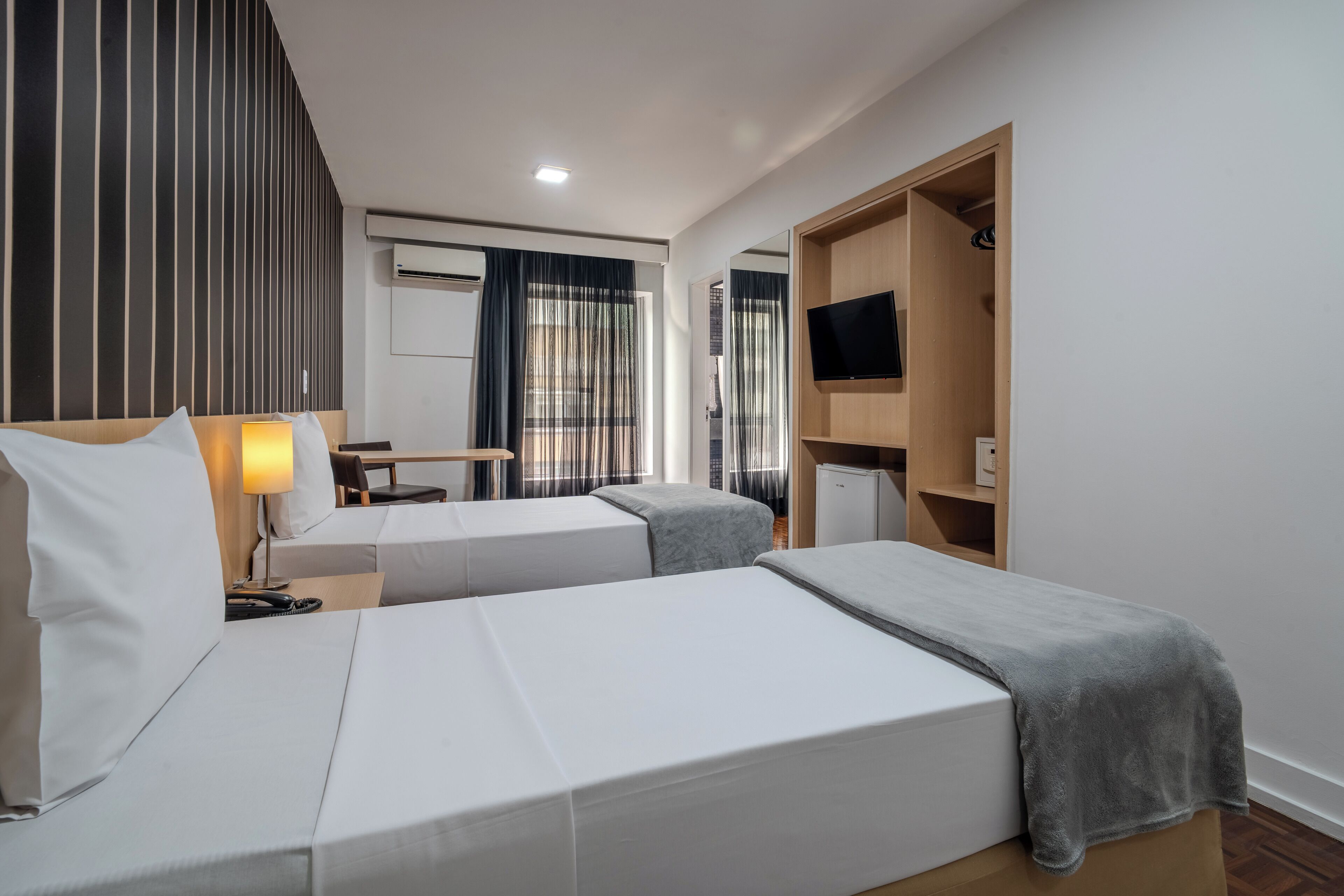standard twin room | 1 bedroom, minibar, in-room safe, desk