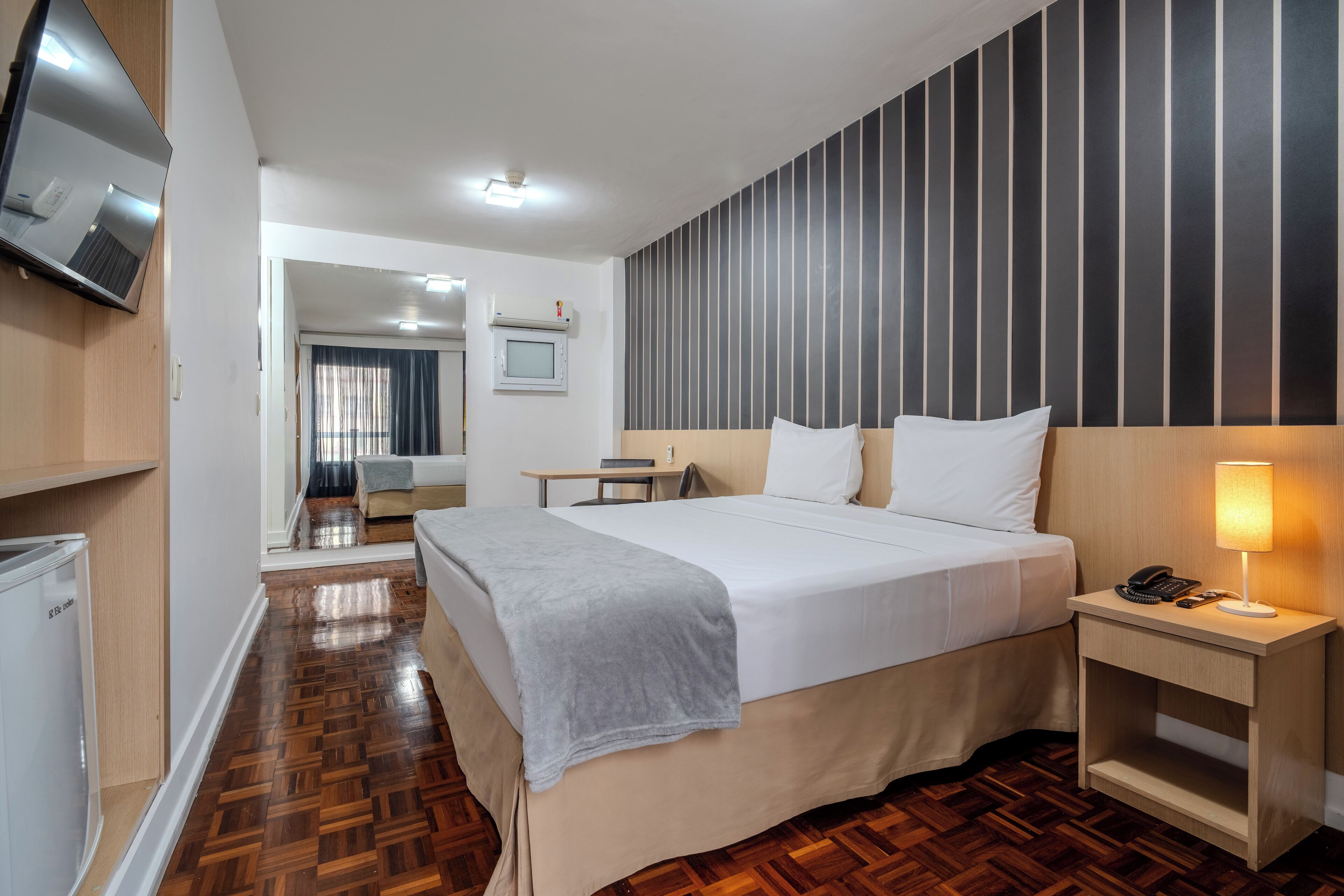 standard twin room | 1 bedroom, minibar, in-room safe, desk