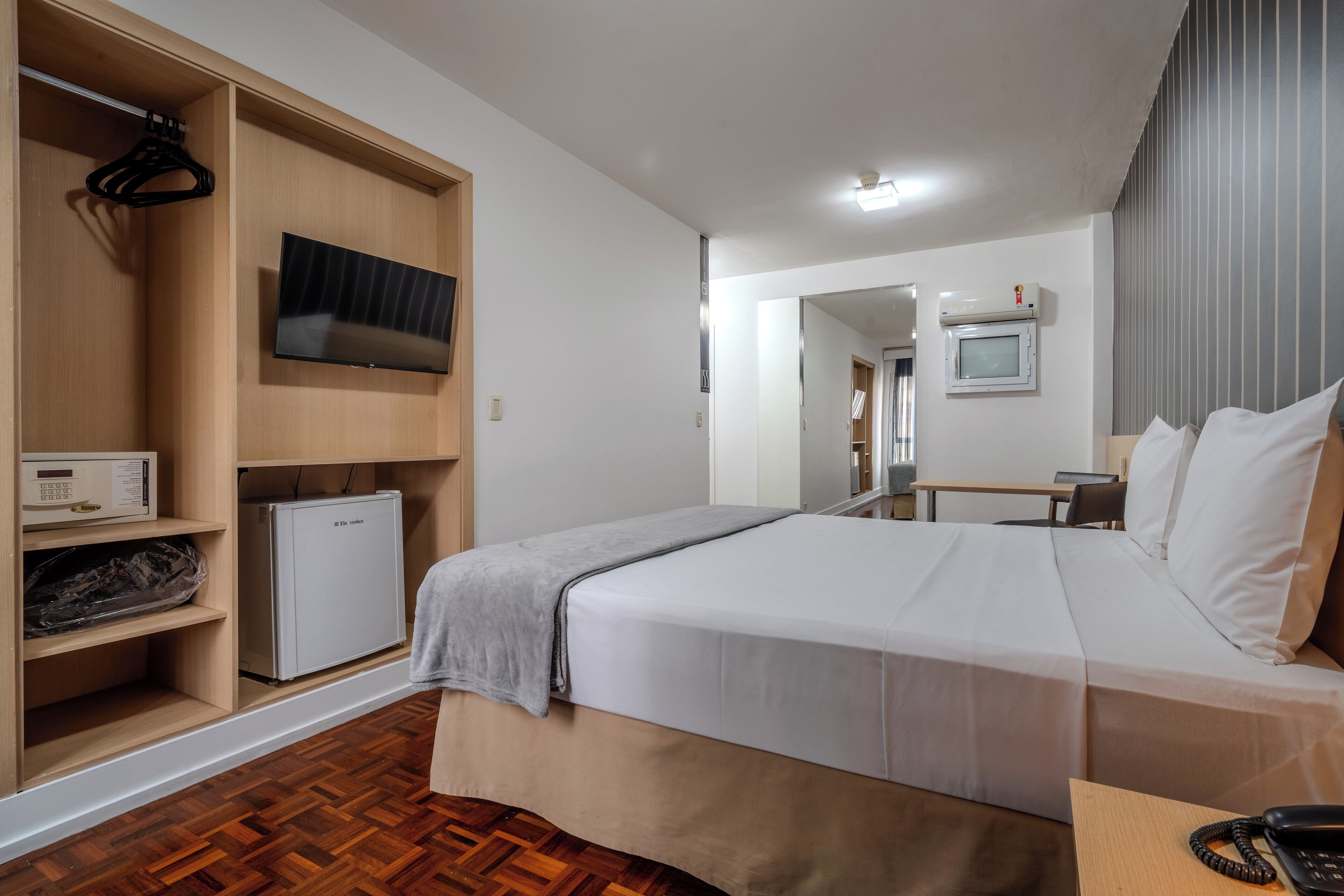 standard twin room | 1 bedroom, minibar, in-room safe, desk
