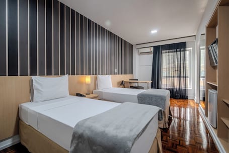 Quarto duplo standard | 1 quarto, frigobar, cofres nos quartos, escrivaninha
