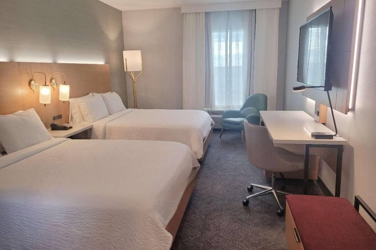 Premium bedding, in-room safe, desk, laptop workspace
