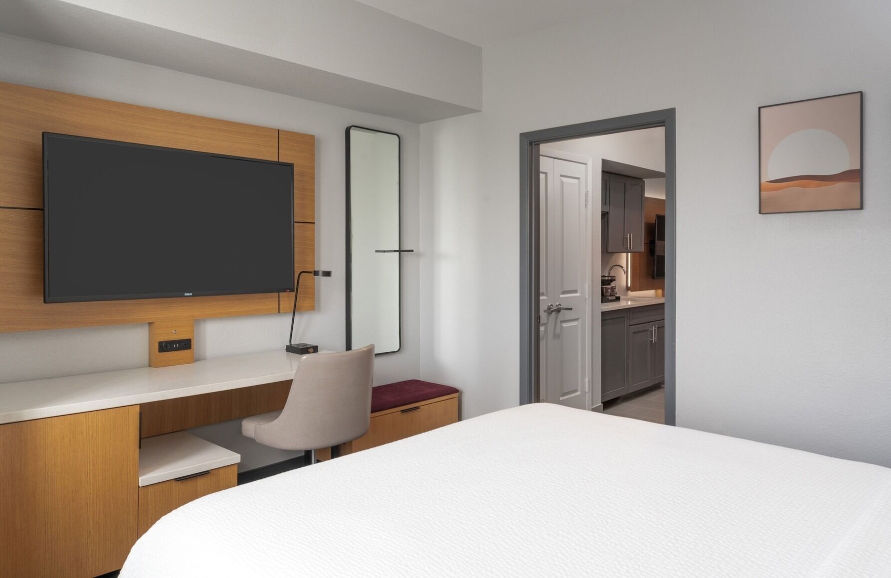 Premium bedding, in-room safe, desk, laptop workspace