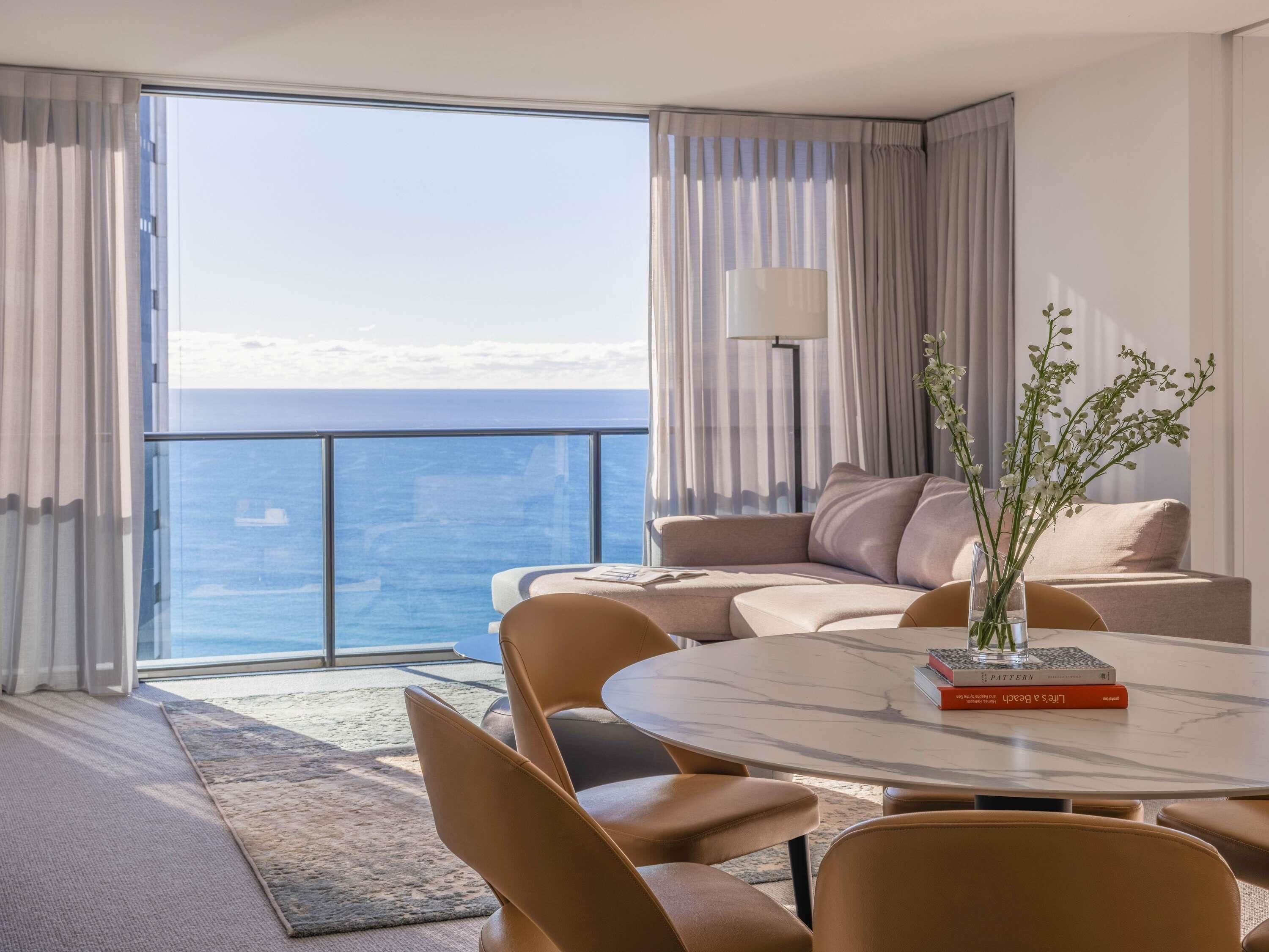 Suite - 2 soveværelser (Sky View) | Minibar, pengeskab på værelset, skrivebord, mørklægningsgardiner