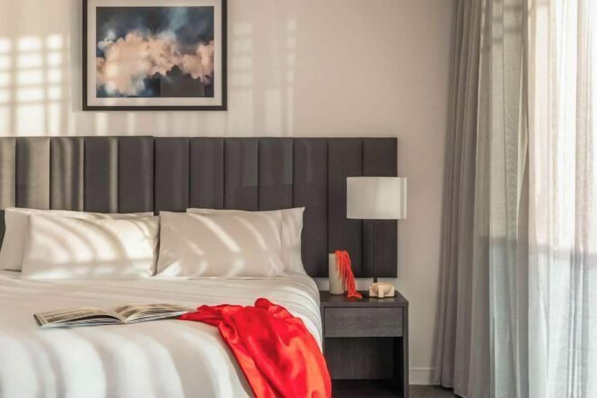 2 habitaciones, minibar y caja de seguridad en la habitación