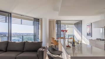 Suite, 2 Bedrooms | Private kitchen