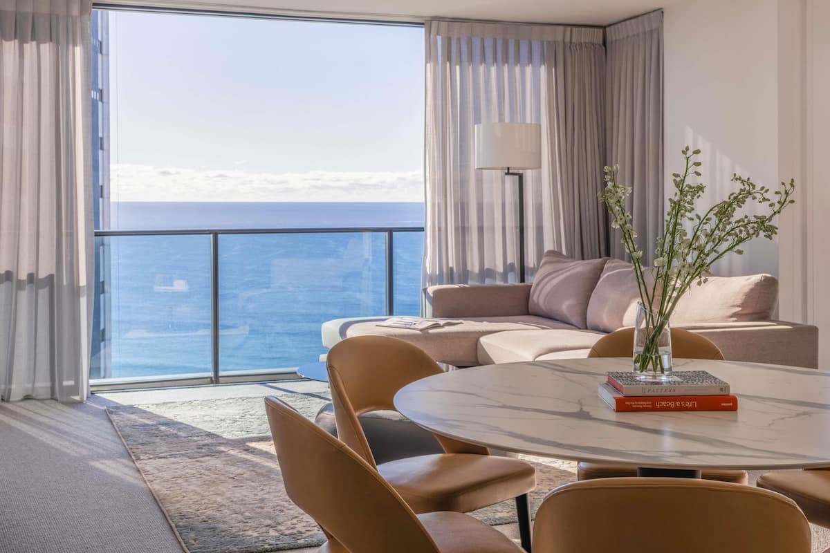 Suite, 2 soverom (Sky View) | Minibar, safe på rommet, skrivebord og blendingsgardiner