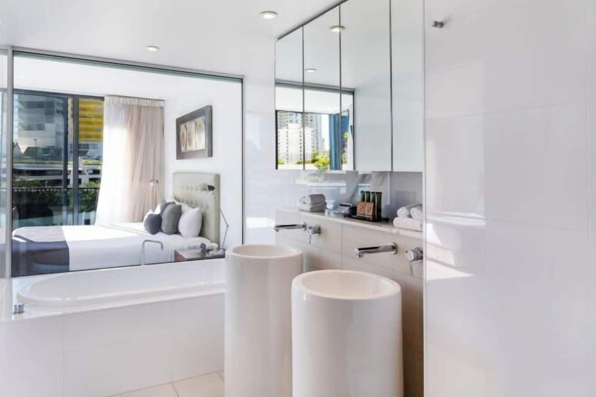 Separate tub and shower, hair dryer, towels